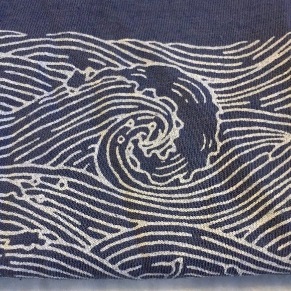 Rolling Ocean Waves Mens Shortsleeved Tee Size Medium Soft Wash Old Navy Resale - Picture 4 of 13